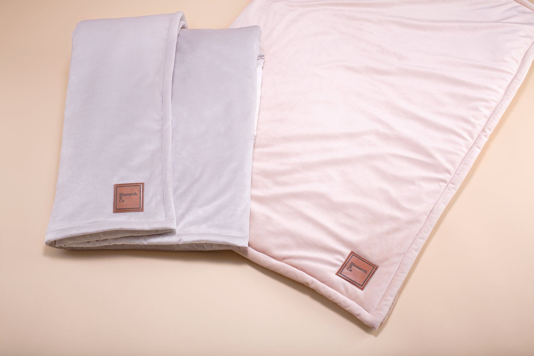 Weiche Samt-Sherpa-Matte in Karamell